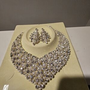 Elegant Pearl and Crystal Necklace Set